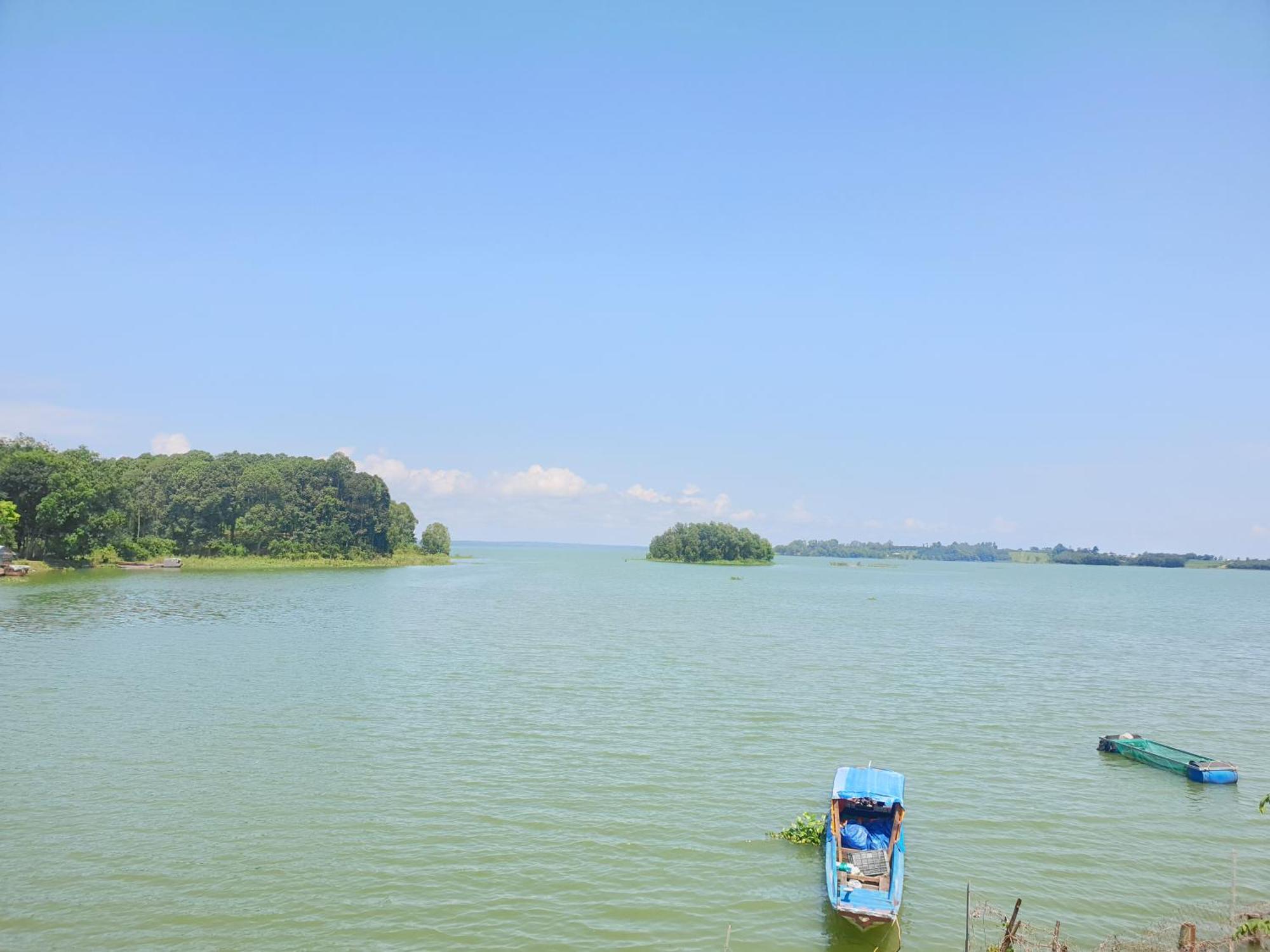 Ben Ho Nhà ở miền quê